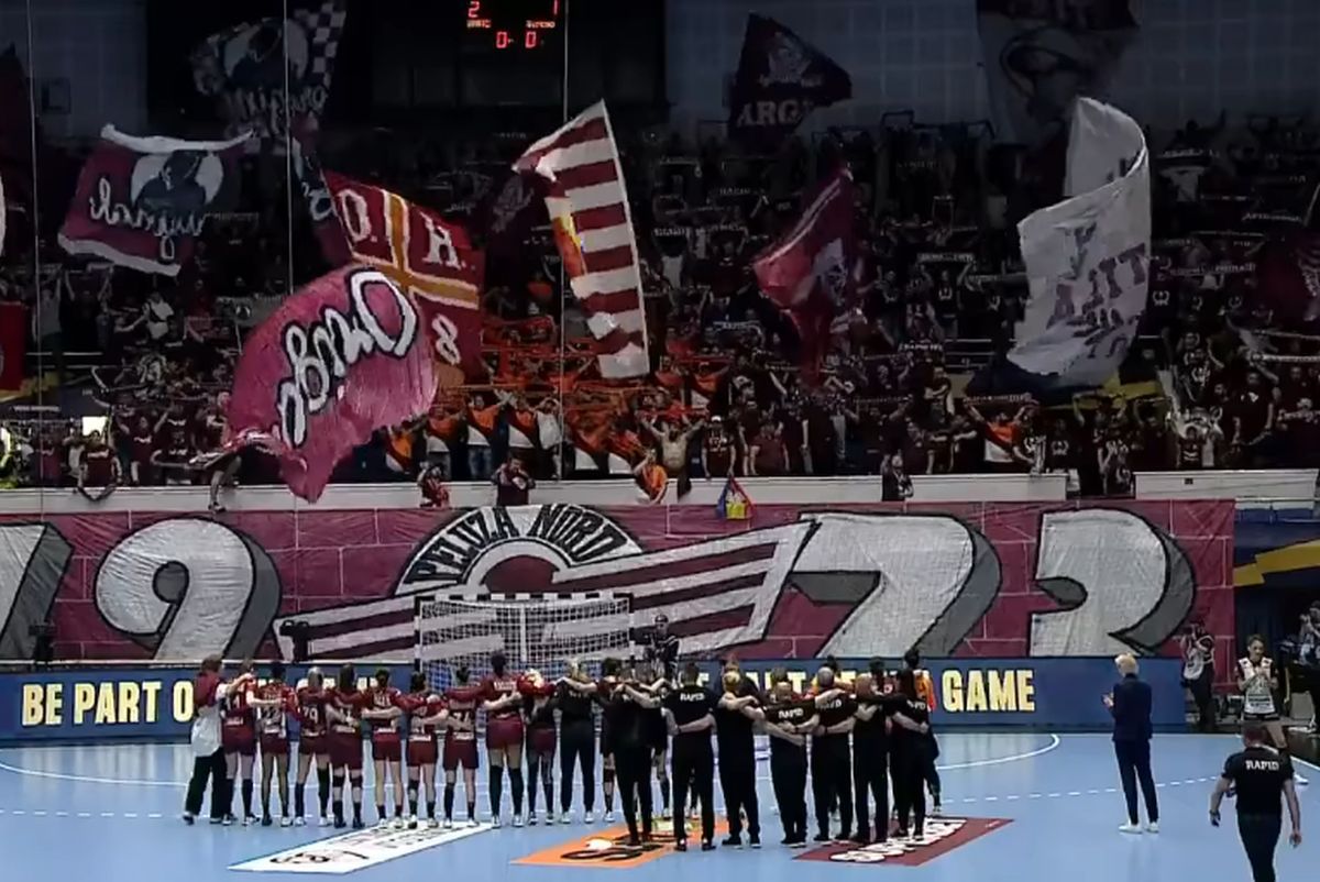Imaginea sezonului în handbalul european » Adversarele de la Vipers au rămas în Polivalentă și au privit fascinate galeria Rapidului