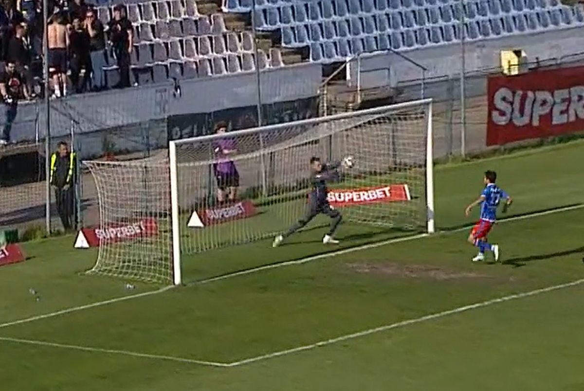 Portarul lui Dinamo, gafă uriașă în meciul cu Gloria Buzău: și-a băgat mingea în poartă!