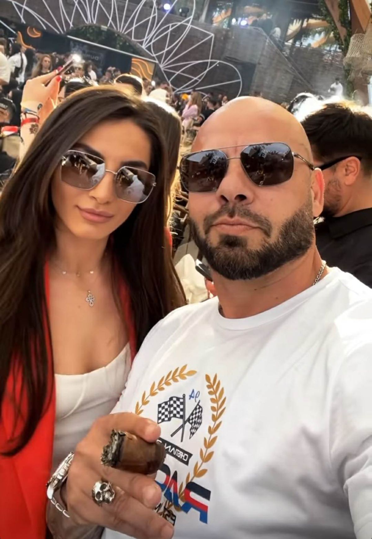 Giani Kiriță, fițe într-un club din Mamaia de 1 Mai! A fumat trabuc și s-a mândrit cu iubita de doar 24 de ani