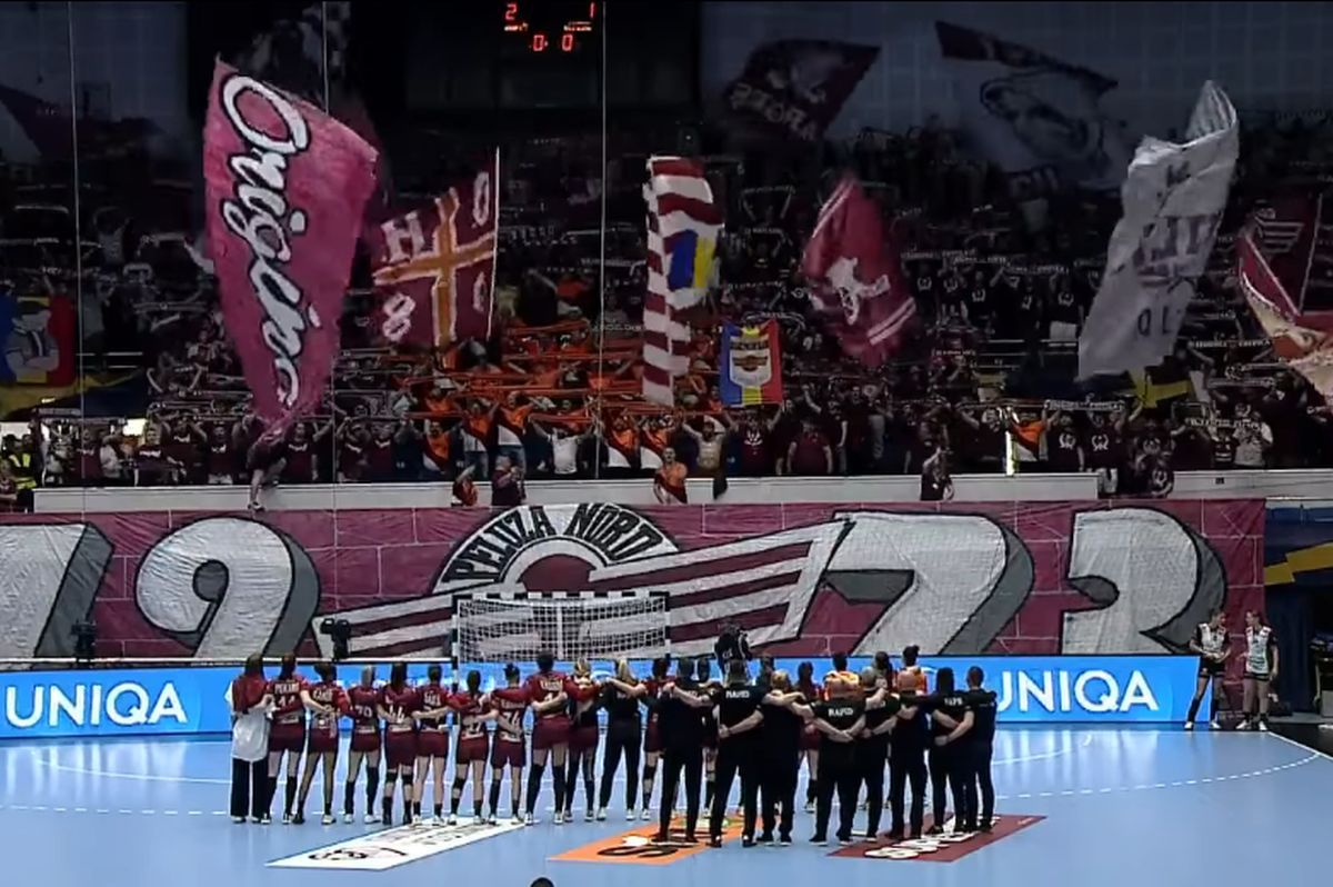 Imaginea sezonului în handbalul european » Adversarele de la Vipers au rămas în Polivalentă și au privit fascinate galeria Rapidului