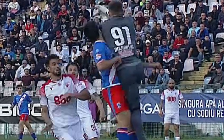 O fază confuză s-a petrecut în minutul 70 al meciului dintre Gloria Buzău și Dinamo, la scorul de 2-2. Gazdele au cerut penalty la duelul dintre portarul dinamovist Filip Dujmovic și Pablo Gaitan.