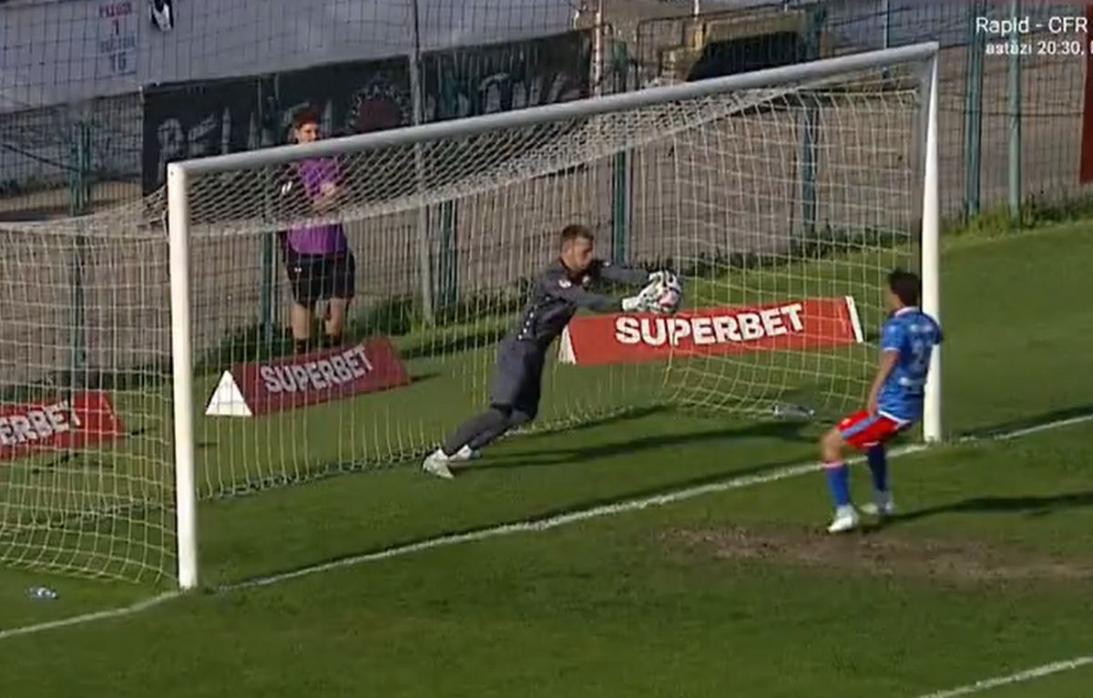 Portarul lui Dinamo, gafă uriașă în meciul cu Gloria Buzău: și-a băgat mingea în poartă!