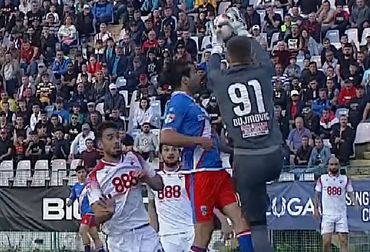 Plin de sânge în careu după duelul cu portarul lui Dinamo! Ce a dictat arbitrul + verdictul lui Crăciunescu