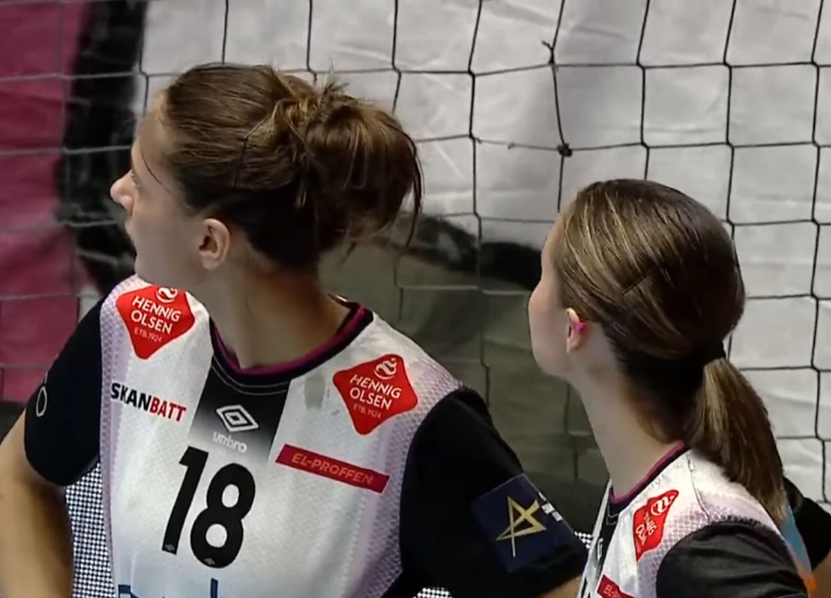 Imaginea sezonului în handbalul european » Adversarele de la Vipers au rămas în Polivalentă și au privit fascinate galeria Rapidului