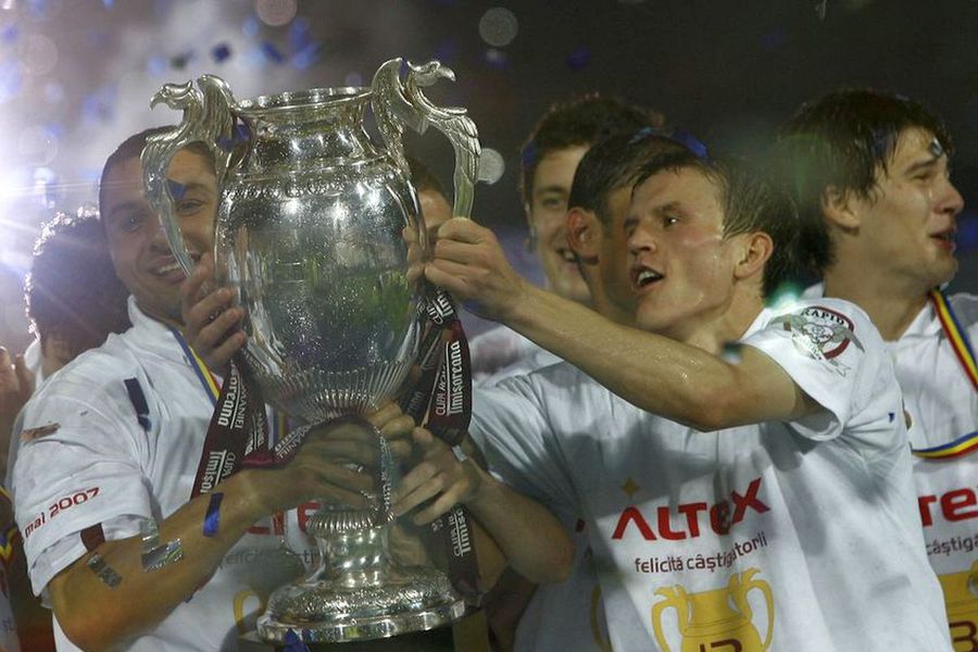 Costin Lazăr (al doilea de la dreapta la stânga) „Au făcut greșeli stupide acolo” » Costin Lazăr a numit punctul slab al Rapidului, înaintea meciului cu Craiova: ce jucător l-a impresionat