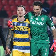 Dennis Man alături de Gianluigi Buffon, la Parma