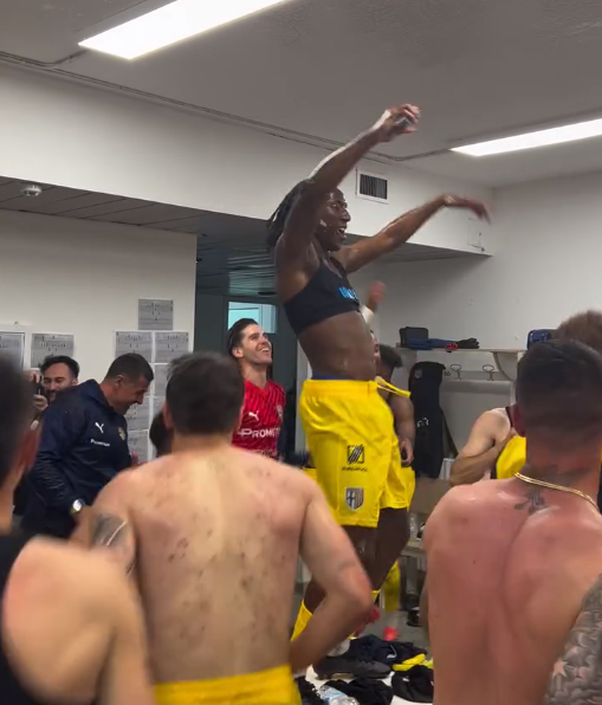 Pătrundere superbă a lui Dennis Man încheiată cu golul lui Valentin Mihăilă, în Parma - Cremonese