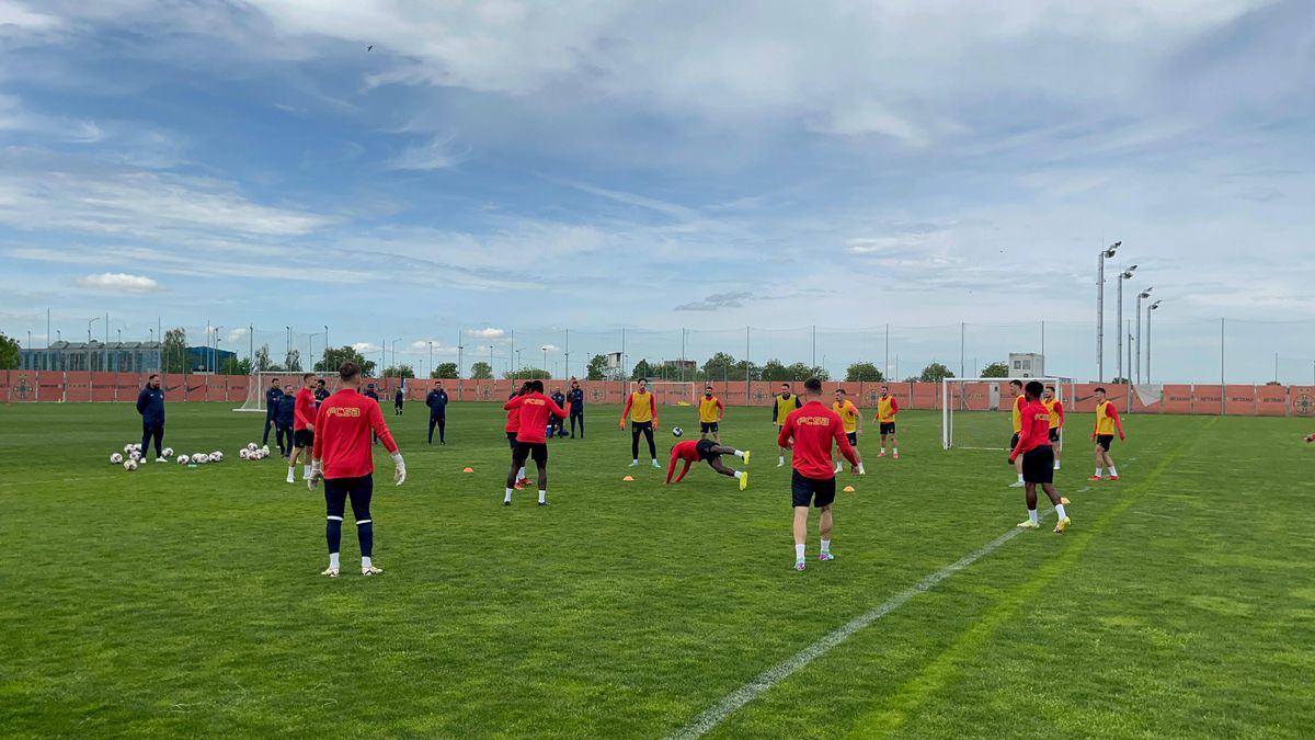 Oaspeți-surpriză la antrenamentul campionilor de la FCSB