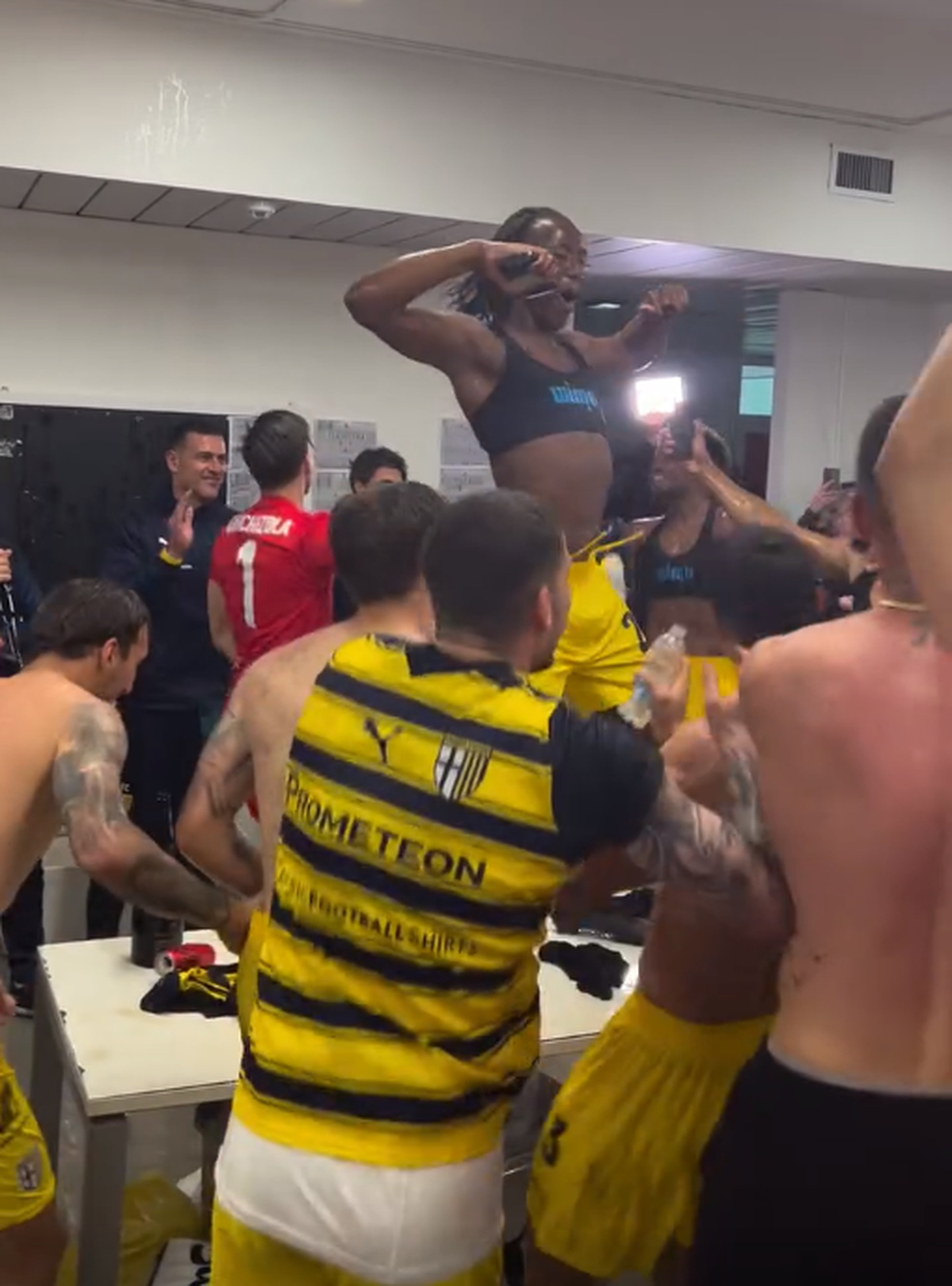 Dennis Man și Valentin Mihăilă au promovat cu Parma în Serie A