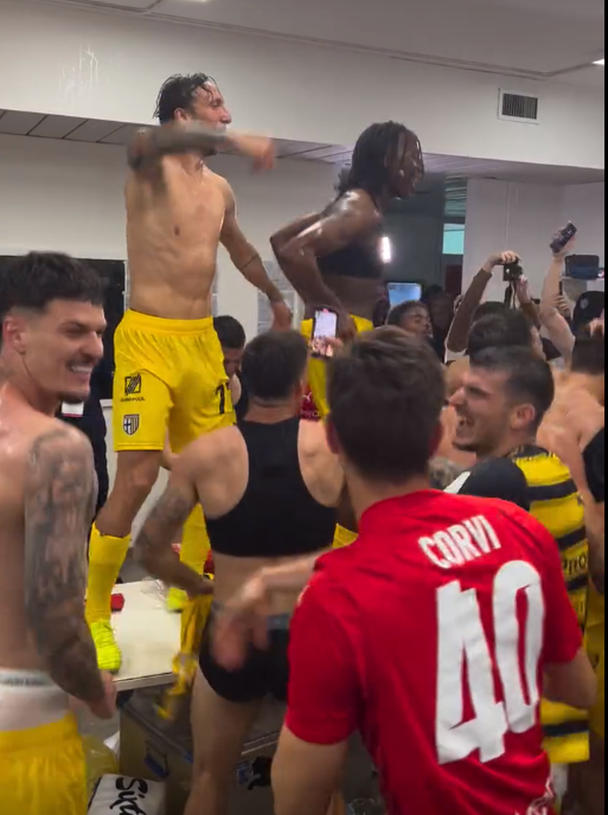 Dennis Man și Valentin Mihăilă au promovat cu Parma în Serie A