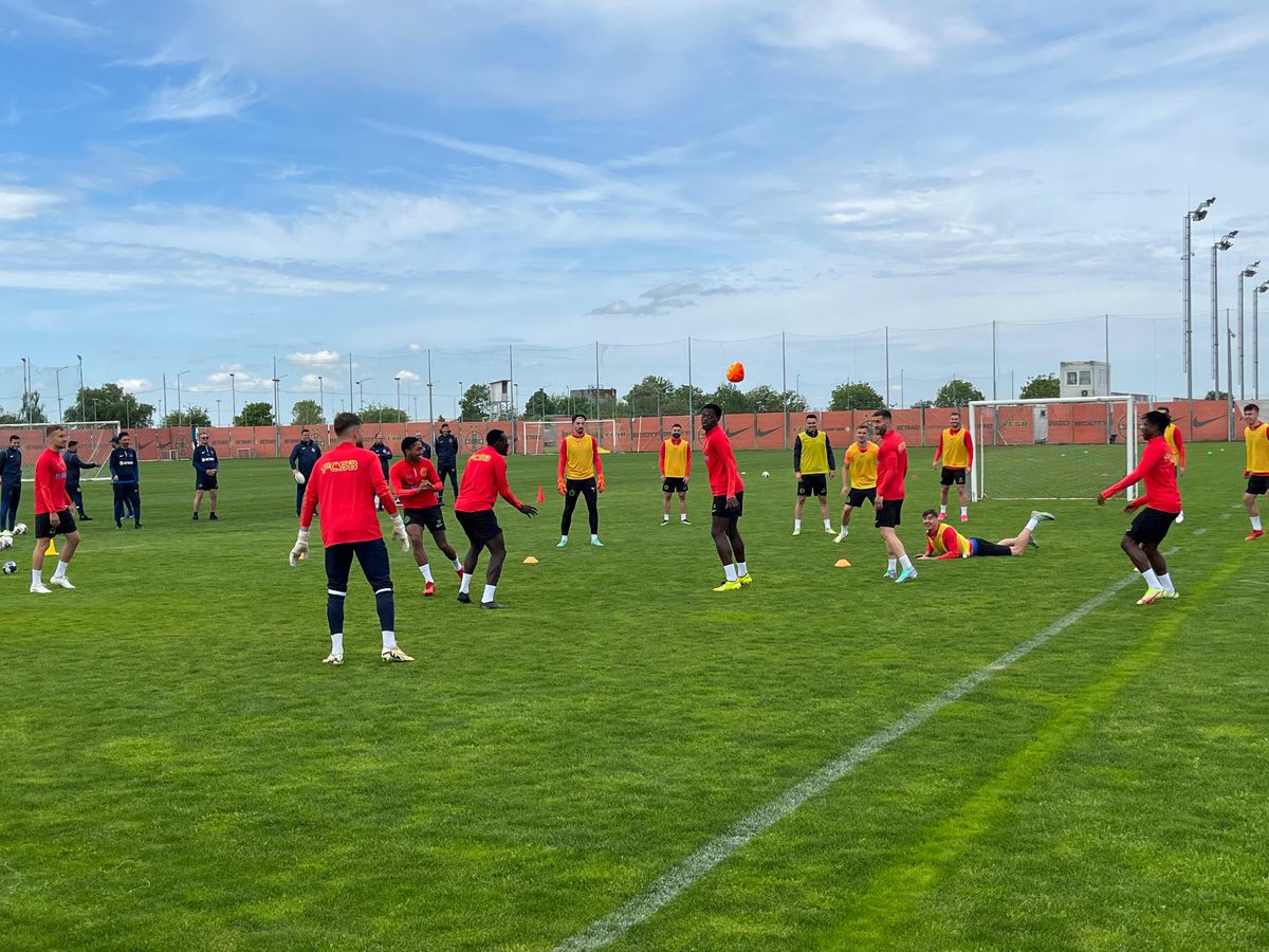 Oaspeți-surpriză la antrenamentul campionilor de la FCSB