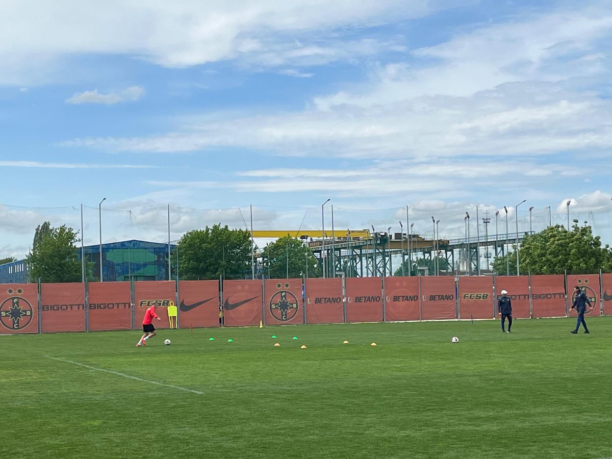 Oaspeți-surpriză la antrenamentul campionilor de la FCSB