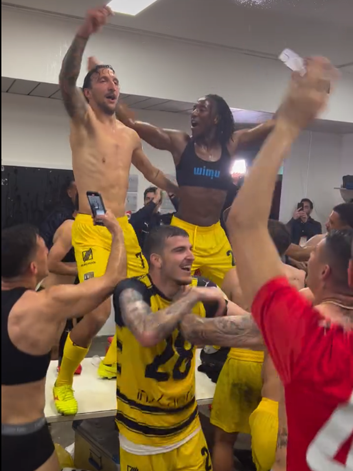 Dennis Man și Valentin Mihăilă au promovat cu Parma în Serie A