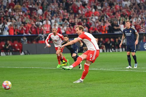 Harry Kane nu i-a dat nicio șansă portarului Andriy Lunin de la 11 metri / Foto: Imago