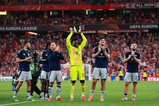 Premieră în Champions League » Ce record pot stabili joi formația lui Radu Drăgușin și Manchester United!