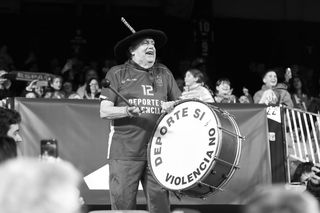 A murit cel mai cunoscut suporter al Spaniei, legendarul Manolo