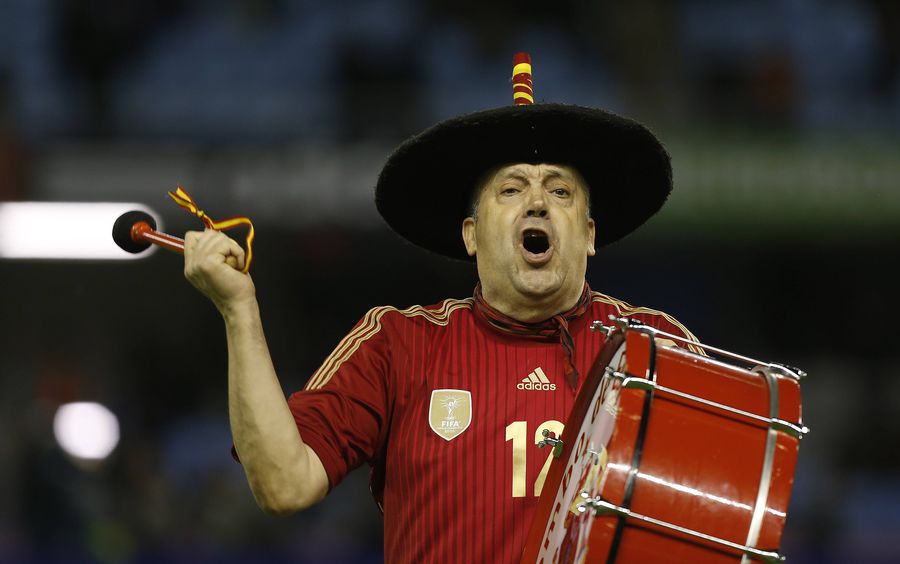 A murit cel mai cunoscut suporter al Spaniei, legendarul Manolo