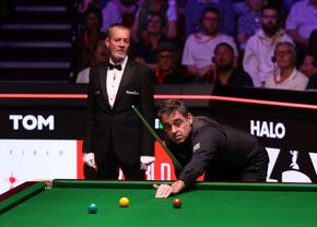 Ronnie O’Sullivan s-a calificat în semifinale la „Crucible” și și-a extins recordul, dar rămâne autocritic: „Am scăpat din nou din «cârlig»”