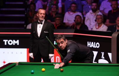 Ronnie O’Sullivan s-a calificat în semifinale la „Crucible” și și-a extins recordul, dar rămâne autocritic: „Am scăpat din nou din «cârlig»”