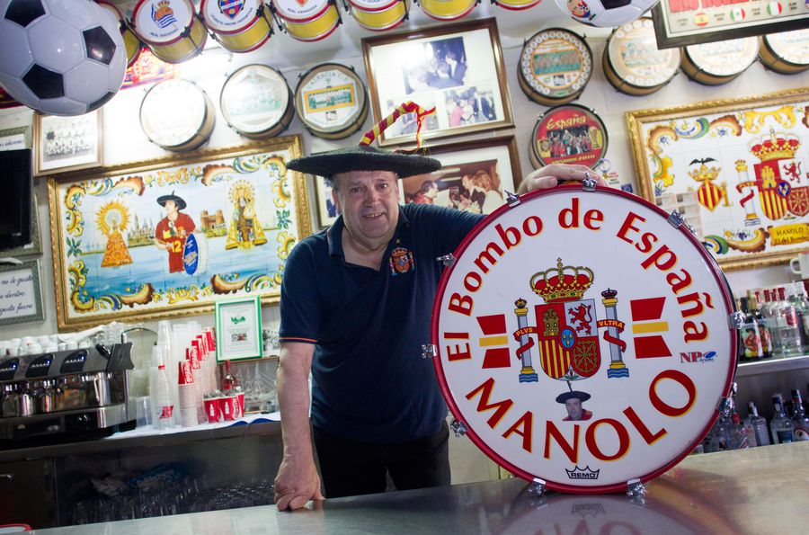 A murit cel mai cunoscut suporter al Spaniei, legendarul Manolo