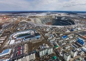 Nu e Photoshop! Imagini cu locul SF din Rusia: stadionul de fotbal, la câteva sute de metri distanță