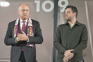 Scandal de proporții la Rapid » Vestiarul giuleștenilor, zguduit de dezvăluiri: alcool de 5.000 de euro și poker