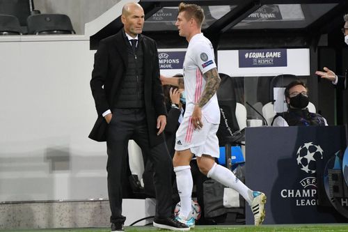 Zinedine Zidane i-a fost antrenor lui Toni Kroos la Real Madrid în două mandate: 2016 - 2018 și 2019 - 2021 / Foto: Imago
