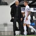 Zinedine Zidane i-a fost antrenor lui Toni Kroos la Real Madrid în două mandate: 2016 - 2018 și 2019 - 2021 / Foto: Imago