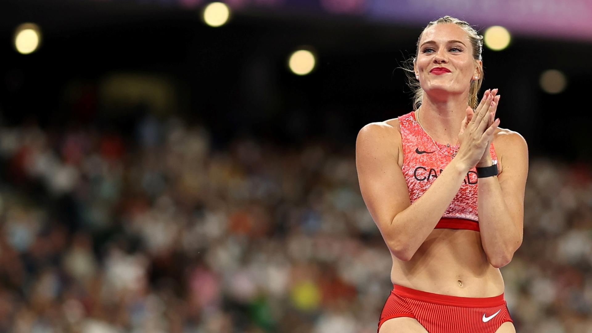 Alysha Newman în timpul săriturii cu prăjină la Jocurile Olimpice 2024, legată de suspendarea antidoping pentru încălcări reguli localizare | sursa foto: Gazeta Sporturilor