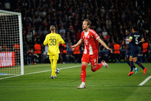 Harry Kane celebrează golul marcat în poarta lui Safonov, marți, în PSG - Bayern 5-4 / Foto: Imago