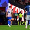 Danny Makkelie l-a scos din sărite și de Declan Rice după ce arbitrul olandez a anulat penalty-ul acordat inițial lui Arsenal la 1-1 cu Atletico / Foto: GettyImages
