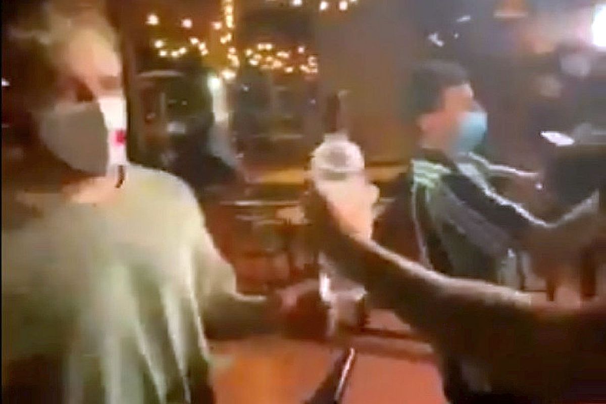 VIDEO Un multimilionar din SUA, văzut în mijlocul unor hoți care devastau un magazin în proteste după moarte lui George Floyd!