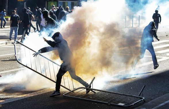 VIDEO + FOTO Incidente violente la Sao Paulo! Ultrașii, în război cu susținătorii președintelui Bolsonaro. Poliția a folosit gaze lacrimogene