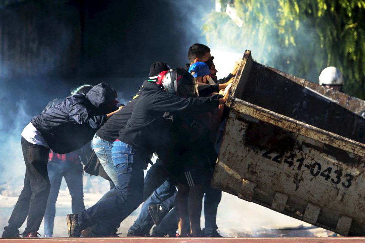 VIDEO + FOTO Incidente violente la Sao Paulo! Ultrașii, în război cu susținătorii președintelui Bolsonaro. Poliția a folosit gaze lacrimogene