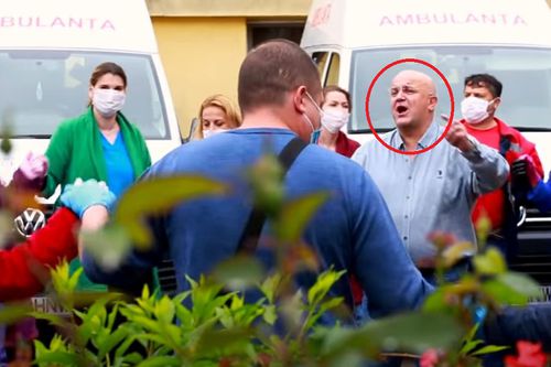 Cadre medicale și directoarea unui centru din București apar în clipul lui „Axinte” din „Vacanța Mare”