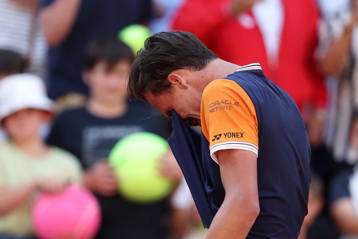 Gladiator în lacrimi! A salvat două mingi de meci, l-a eliminat pe Sinner și a început să plângă » Meci EPIC, de 5 ore și 26 de minute, la Roland Garros