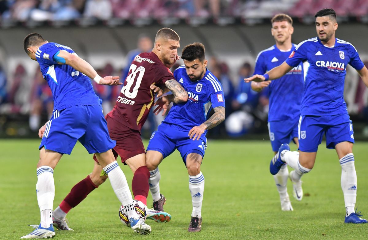 10 lucruri care nu s-au văzut la televizor de la CFR Cluj - FCU Craiova » Un șpriț de vară la oficială, Vasile bodyguardul și rola de bandă izolatoare