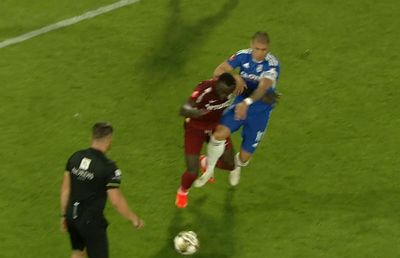 Istvan Kovacs a rupt echilibrul în CFR Cluj - FCU Craiova » Adrian Mititelu jr l-a jignit: „Cel mai mare idiot din arbitrajul românesc”