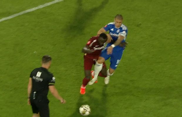 Istvan Kovacs a rupt echilibrul în CFR Cluj - FCU Craiova » Adrian Mititelu jr l-a jignit: „Cel mai mare idiot din arbitrajul românesc”