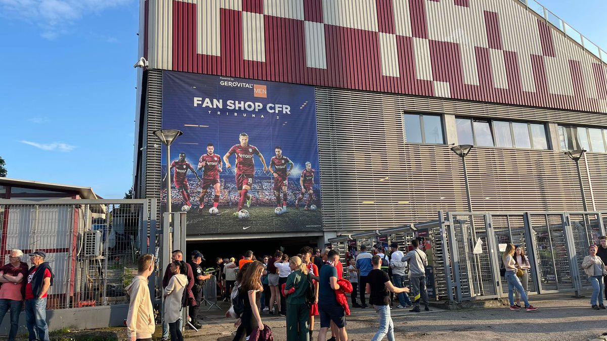 10 lucruri care nu s-au văzut la televizor de la CFR Cluj - FCU Craiova » Un șpriț de vară la oficială, Vasile bodyguardul și rola de bandă izolatoare
