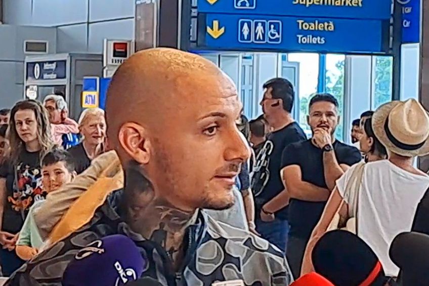 Alexandru Mitriță confirmă că a semnat cu Universitatea Craiova. Extrema stângă s-a întors azi în România și a vorbit la aeroport.
