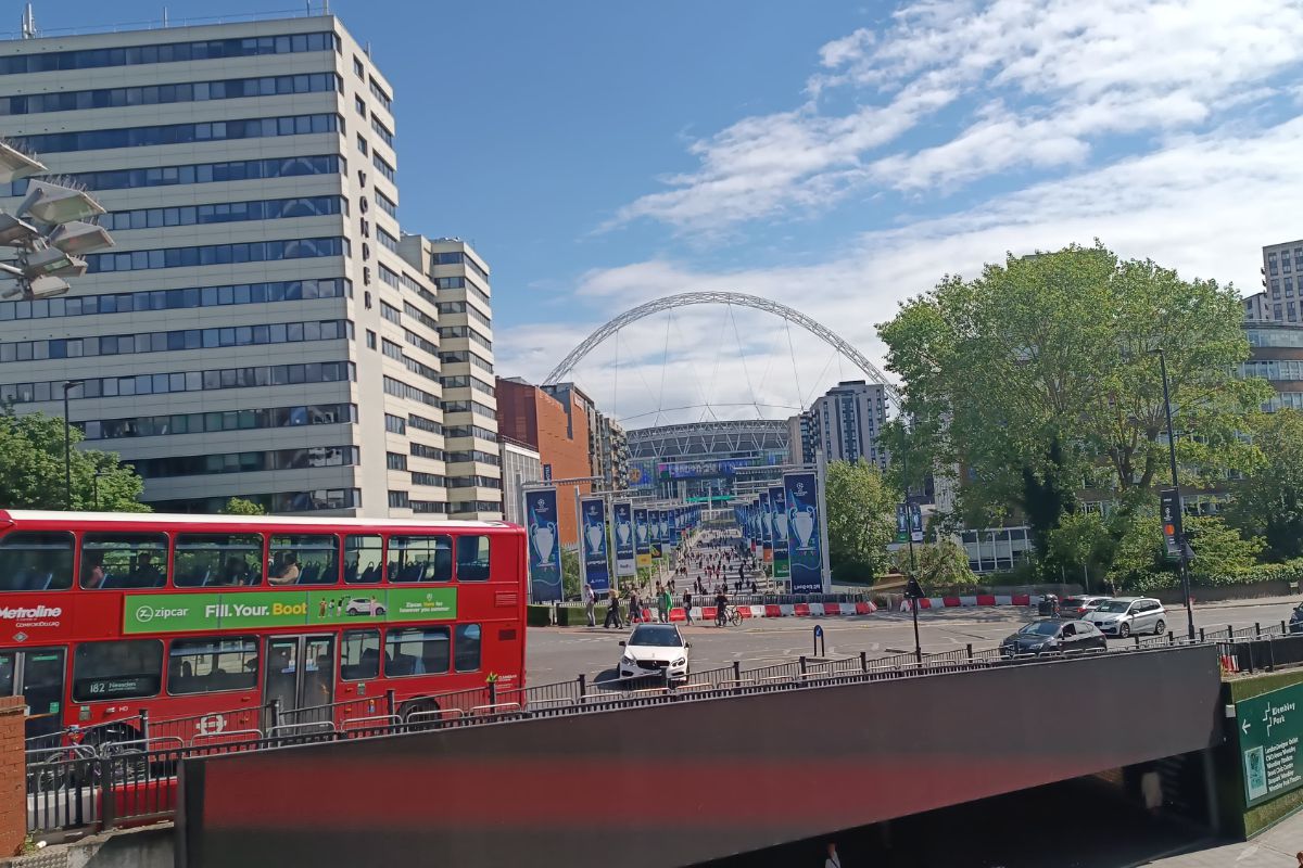 Bișnițari la stadionul Wembley, înaintea finalei de Liga Campionilor