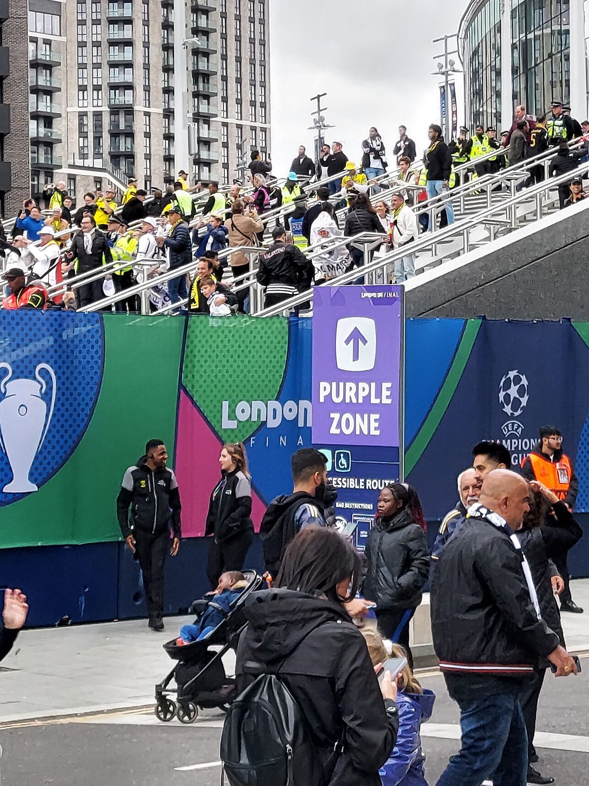 Imagini din afara stadionului, înainte de Dortmund - Real Madrid