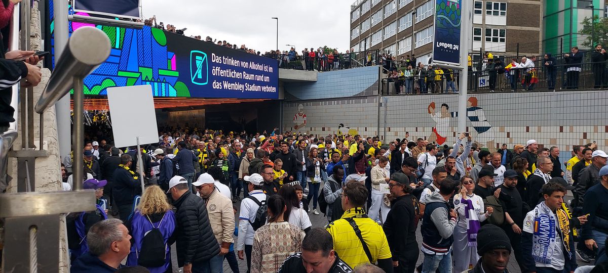 Imagini din afara stadionului, înainte de Dortmund - Real Madrid