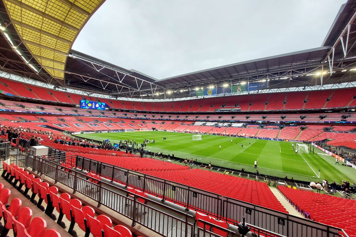 Bișnițari la stadionul Wembley, înaintea finalei de Liga Campionilor