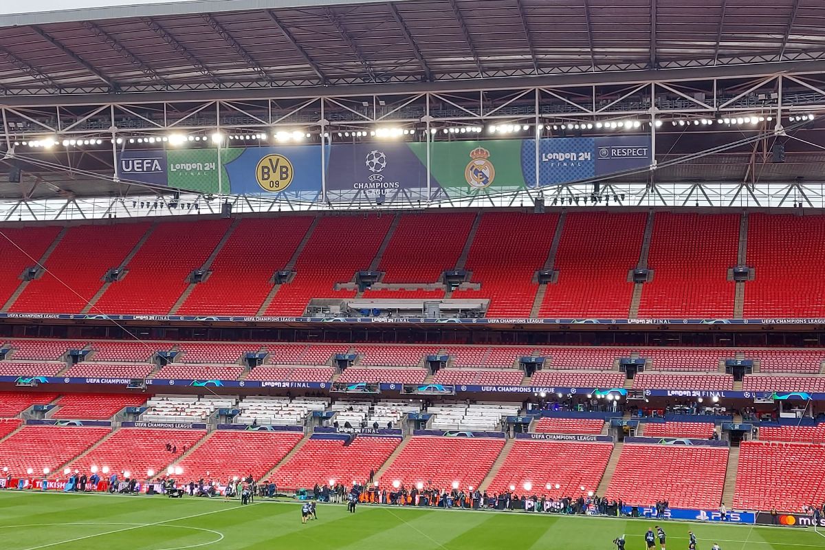 Bișnițari la stadionul Wembley, înaintea finalei de Liga Campionilor