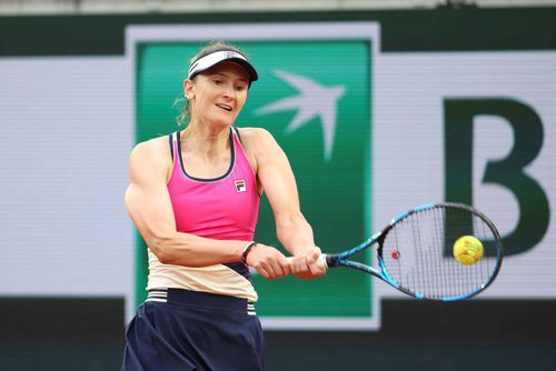 Irina Begu (33 de ani, 127 WTA) a fost învinsă de Varvara Gracheva (23 de ani, 88 WTA) în două seturi, scor 5-7, 3-6, în turul al 3-lea de la Roland Garros. Meciul de pe terenul Suzanne-Lenglen a dyrat o oră și 34 de minute.