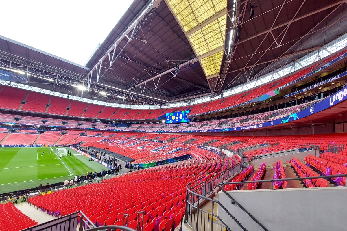 Bișnițari la stadionul Wembley, înaintea finalei de Liga Campionilor