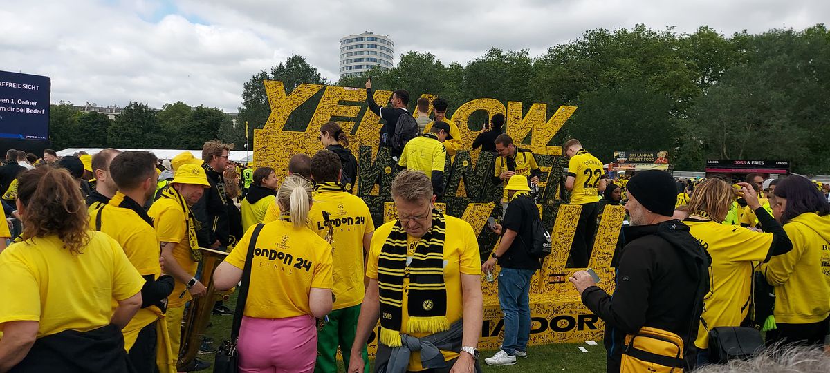 Imagini din fan-zone-ul celor de la Borussia Dortmund