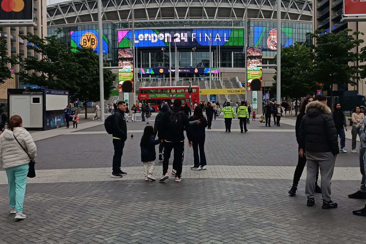 Bișnițari la stadionul Wembley, înaintea finalei de Liga Campionilor